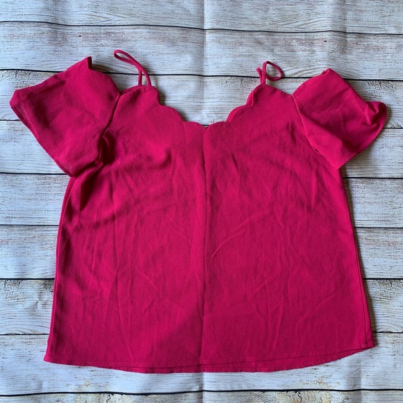 Monteau | Scalloped Edge Cold Shoulder Too - Picture 6 of 6